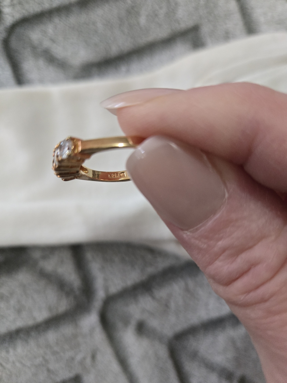 Classic Vintage Gold Four-Stone Ring Size 5 3/4 - Picture 3 of 11